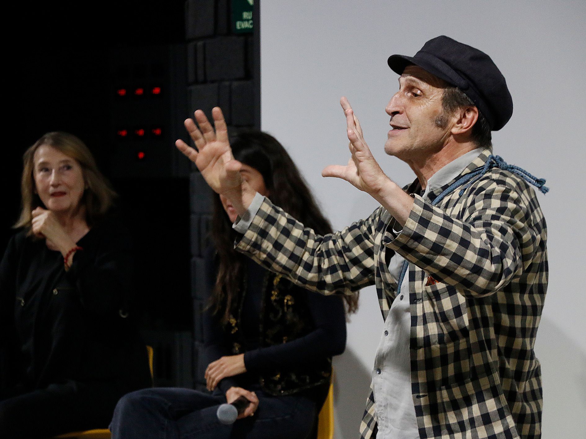 Giménez Cacho llama a estudiantes de cine a aprovechar todos los recursos de la IBERO tras presentar su filme 'Juana'