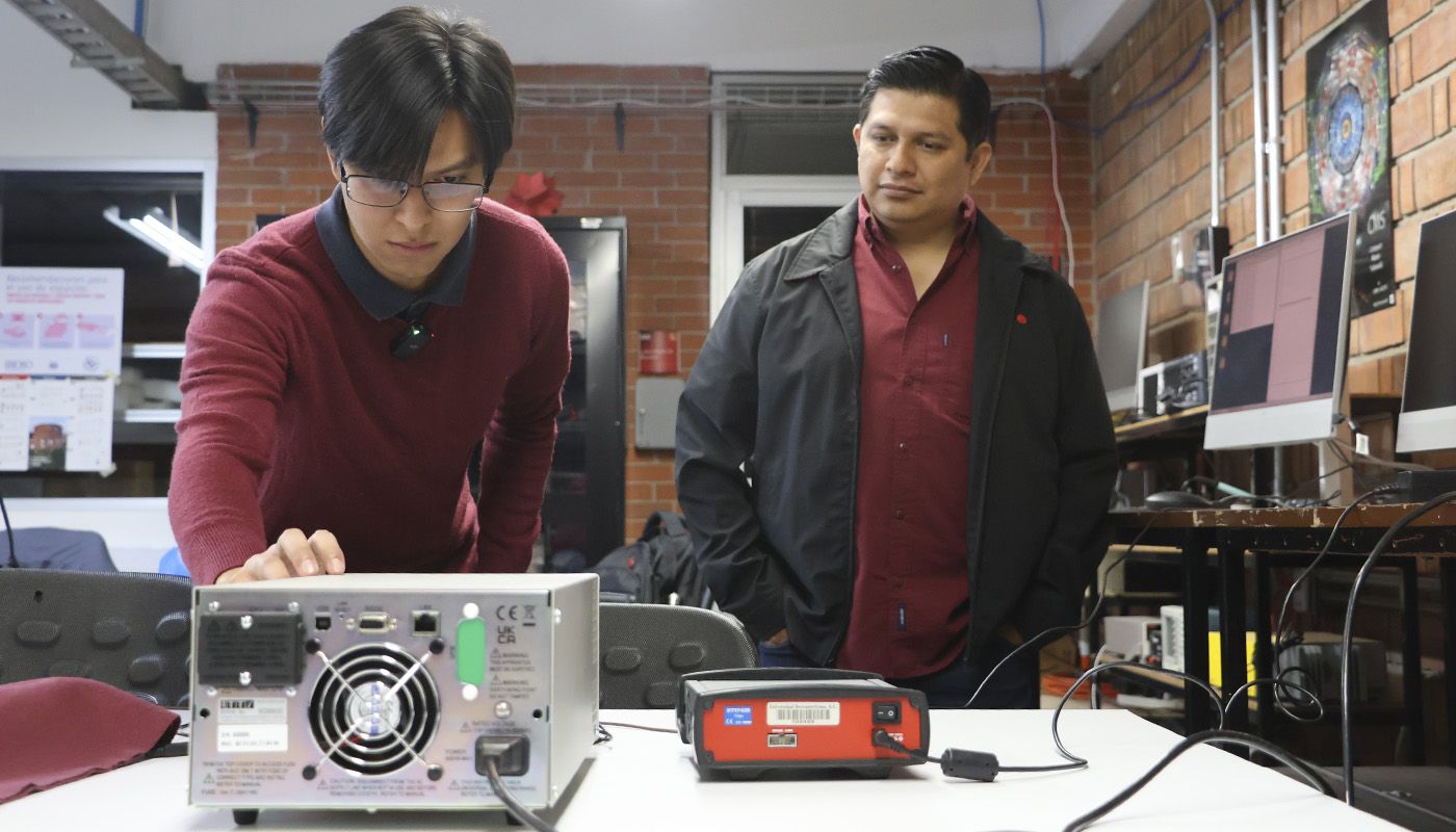 Estudiante de la IBERO desarrolla primera cámara iRPC en México y gana estancia en el CERN