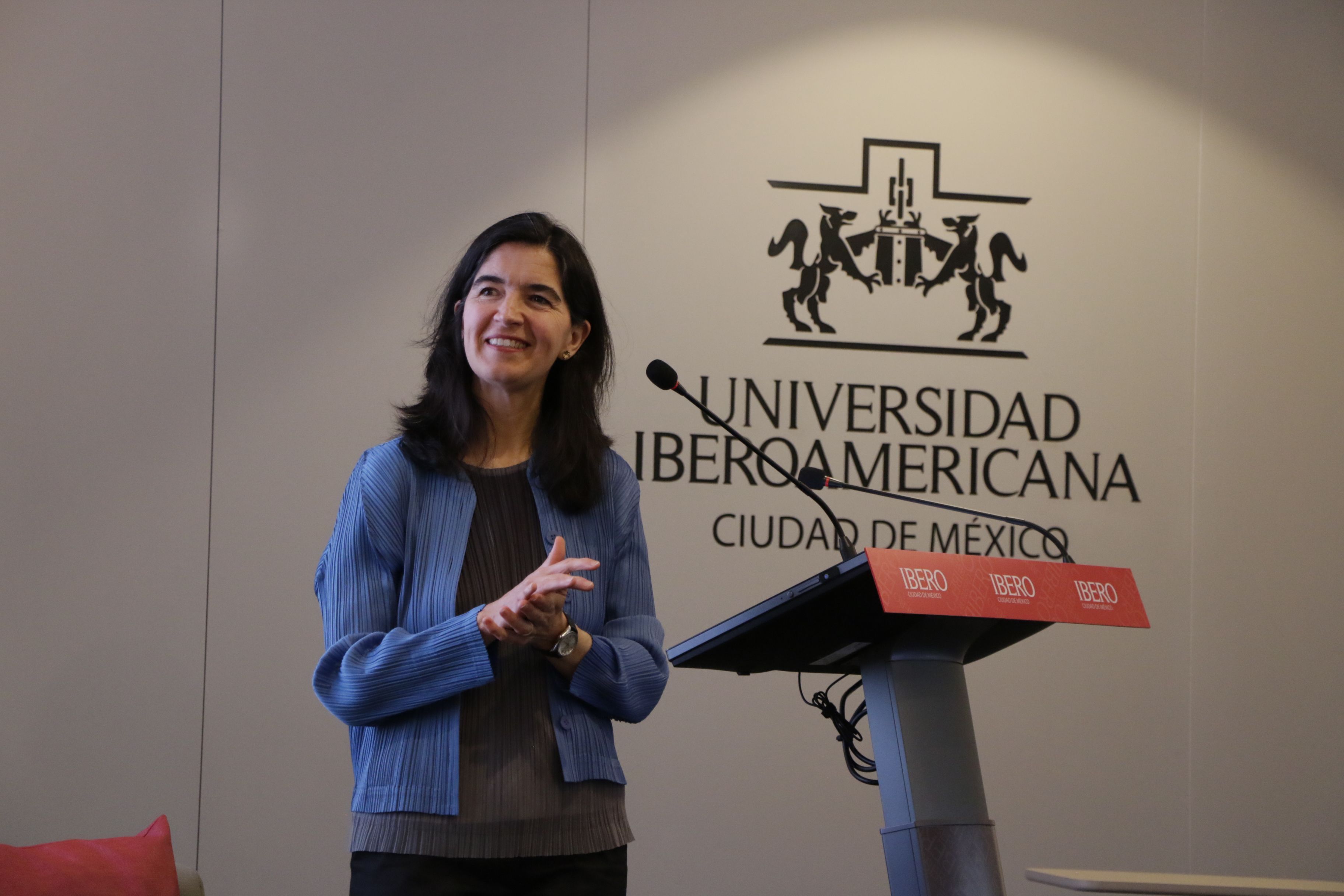 México necesita vivienda, pero tiene más de cinco millones de casas vacías: Fernanda Canales, egresada IBERO