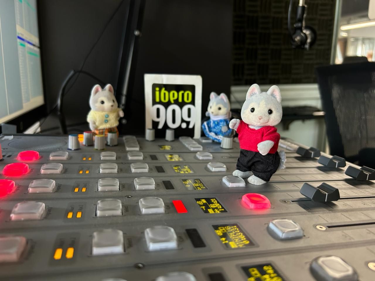 Podcasts de IBERO 90.9 logran tres nominaciones en premios de México y España