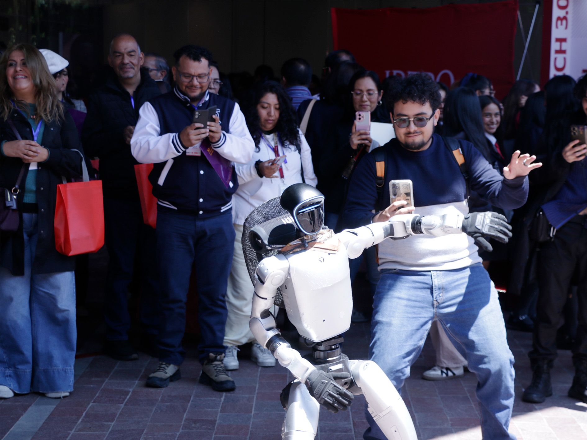 IBERO defiende una educación en la que las personas sigan al centro y no sean sustituidas por inteligencia artificial: TIE 2026