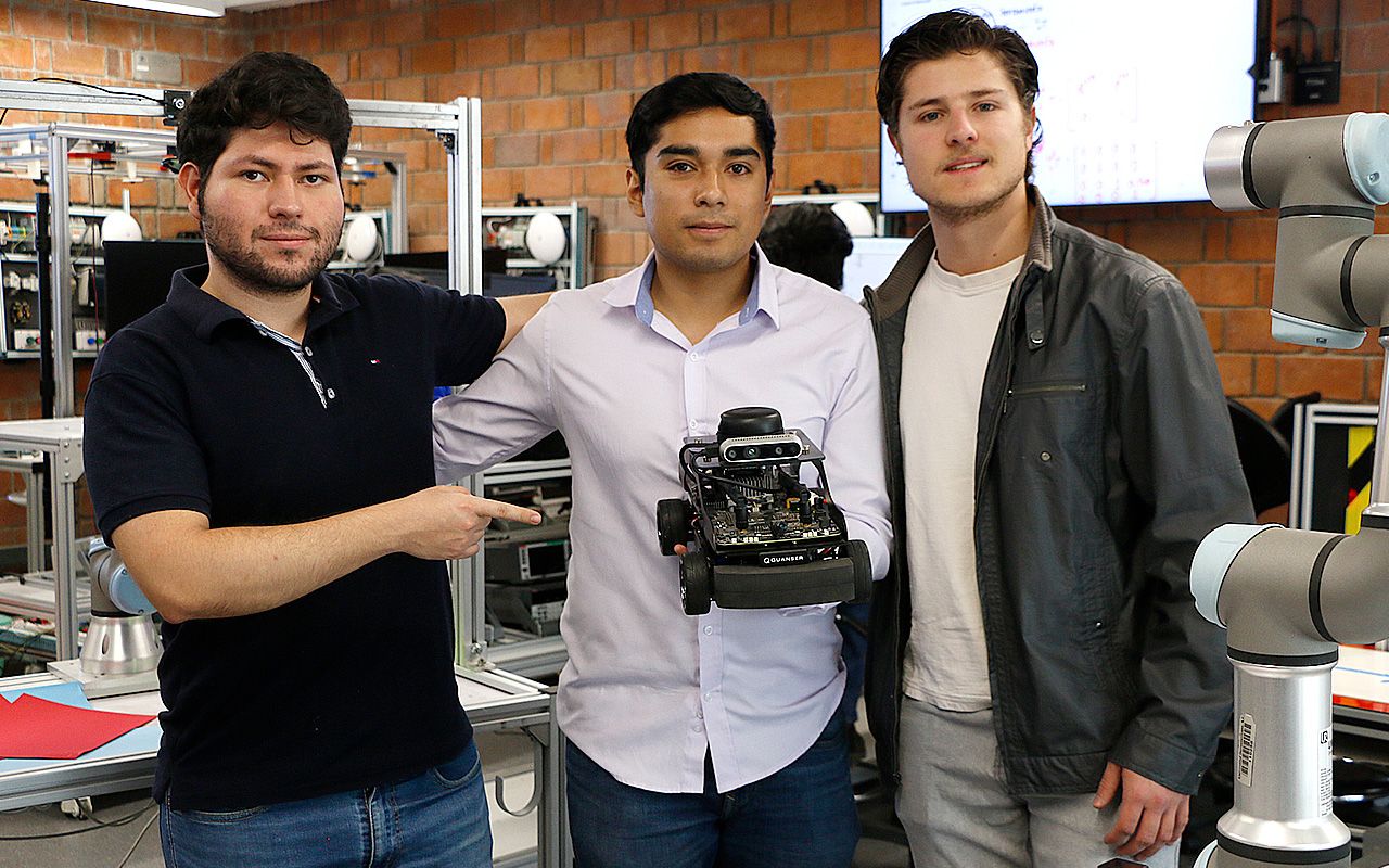 Estudiantes IBERO competirán en Francia con coche autónomo