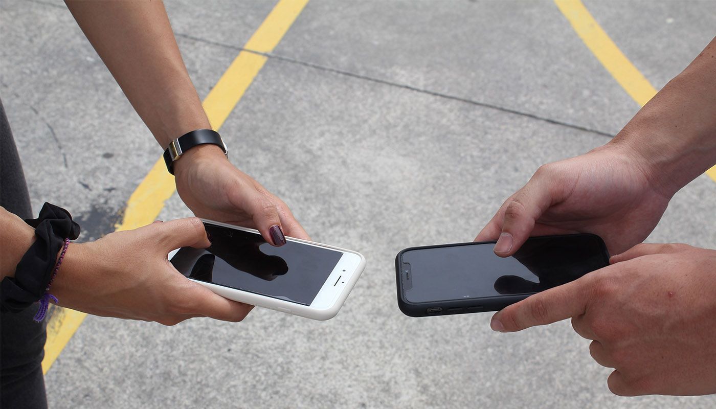 ¿Adiós a los celulares en las escuelas? Especialistas IBERO advierten que prohibirlos no garantiza mejor aprendizaje