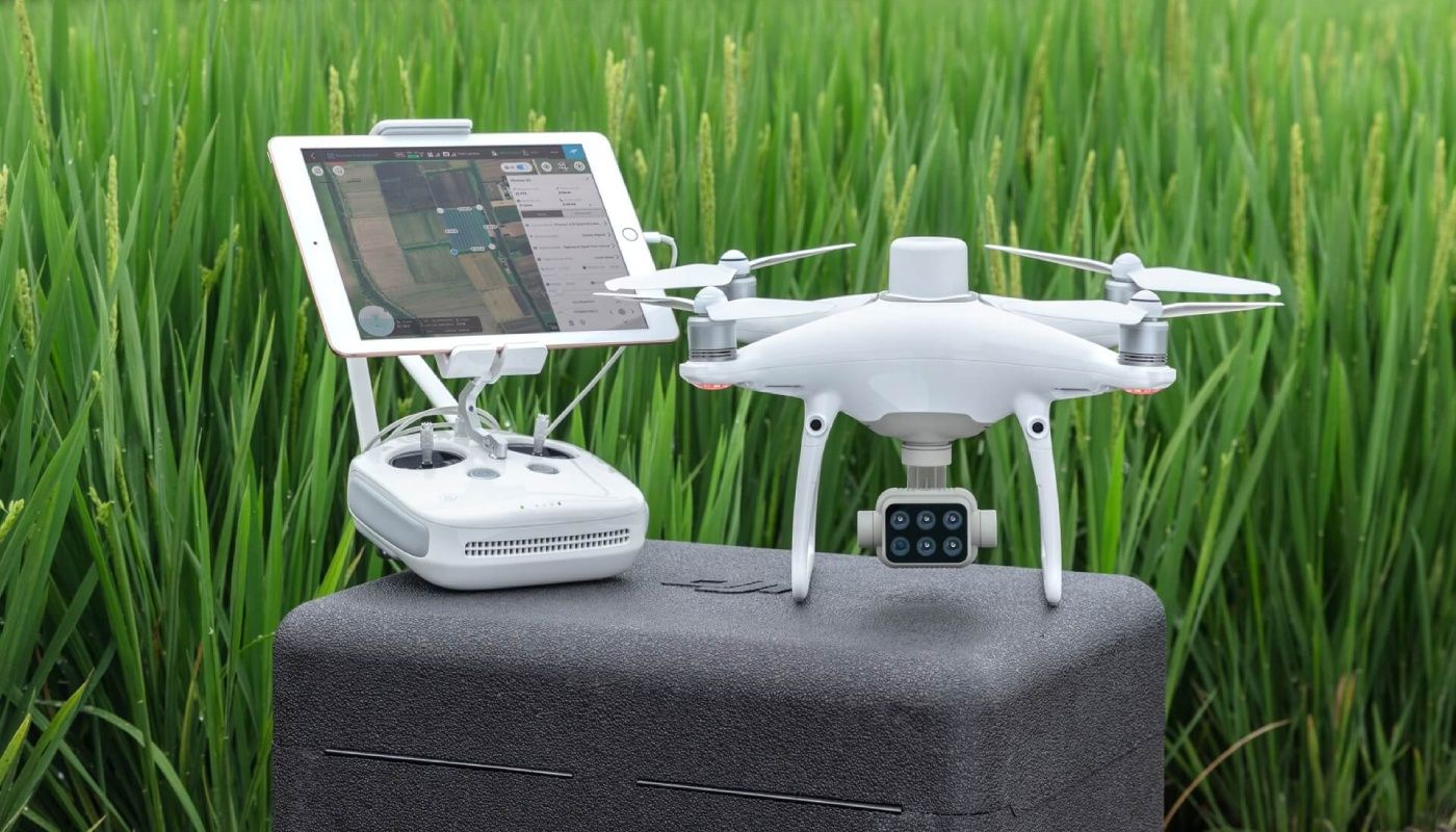 Club de drones IBERO repara dron del Centro de Investigación en Ciencias de Información Geoespacial
