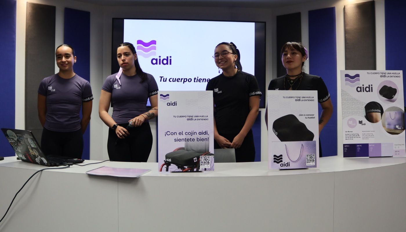 Estudiantes IBERO crean identidad de marca a cojines para personas usuarias de sillas de ruedas