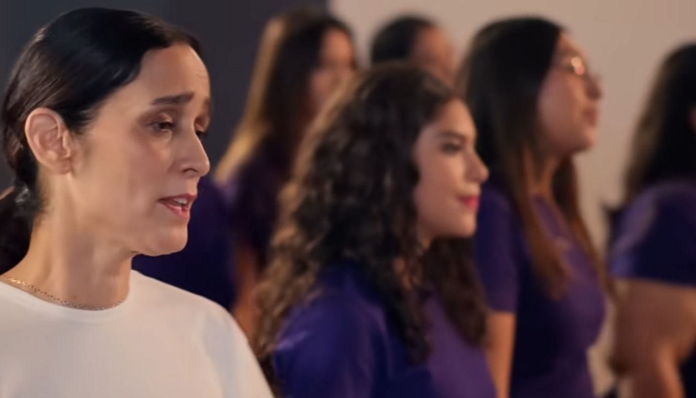 Ataques a Julieta Venegas por “La niña futbolista” reflejan problema estructural, afirma experta IBERO