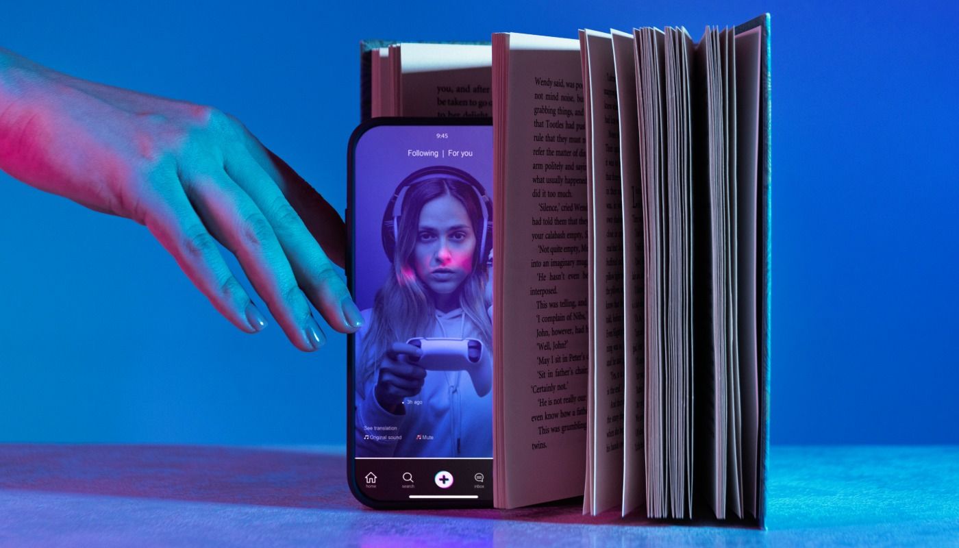 Literatura en tiempos del TikTok: Académicos IBERO defienden la lectura profunda en la era digital
