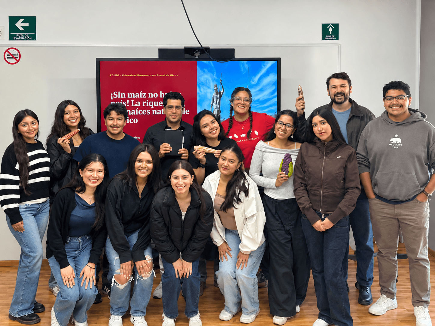 Maíces nativos son identidad, alimento y sustento económico de México: investigador IBERO al alumnado de Santa Clara University