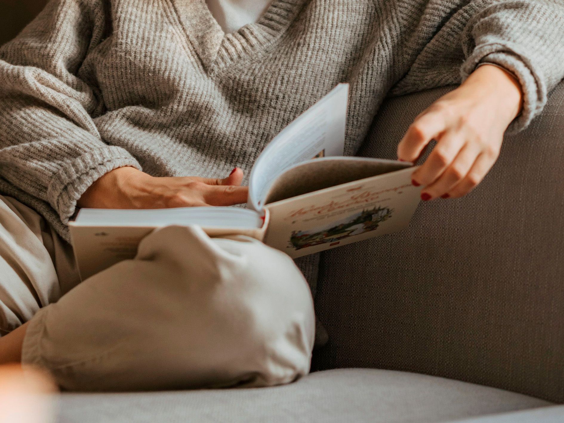 Mujeres encuentran mayor satisfacción en hogares más pequeños y sin hijos, sugiere libro con aporte de investigador IBERO