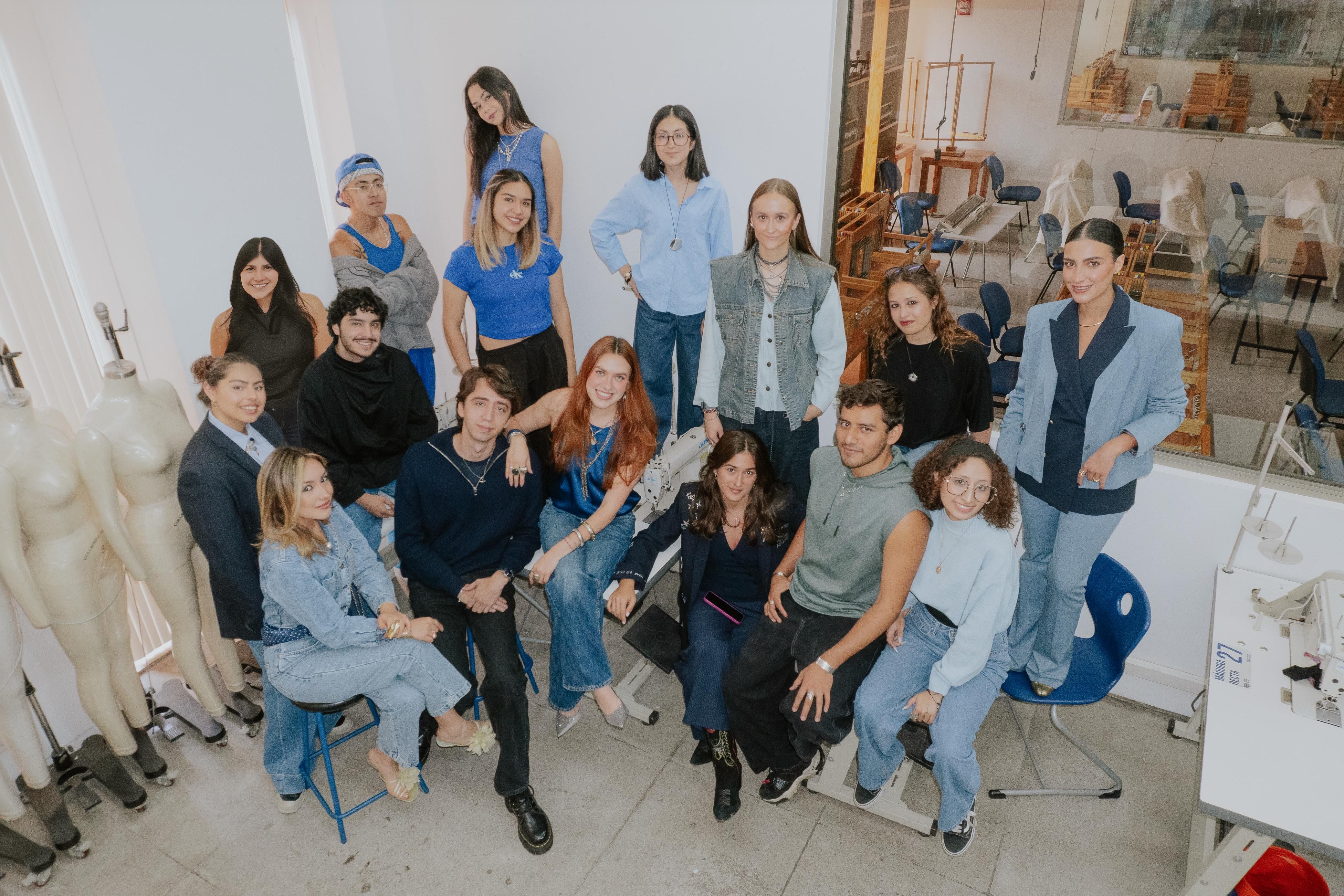 Estudiantes IBERO llevan 18 diseños a Paris Fashion Week; tres fueron premiados por Harper’s Bazaar