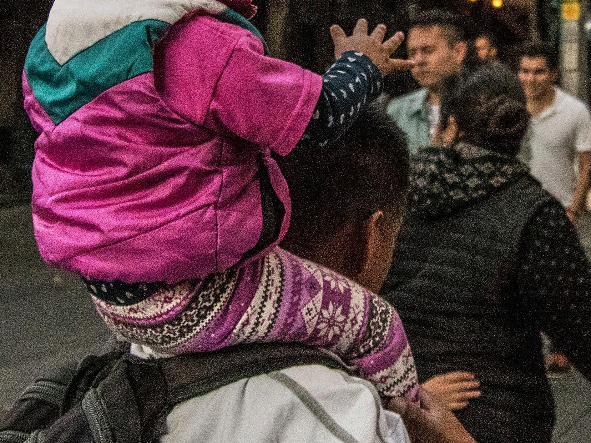 Familias con niñas y niños pequeños son más vulnerables a pobreza, estrés y falta de apoyos: investigación IBERO