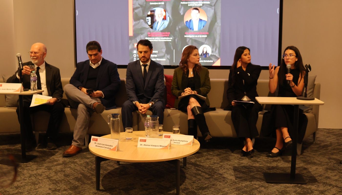 Carla Humphrey pide en Foro IBERO interconectar sistemas para frenar dinero ilícito en elecciones