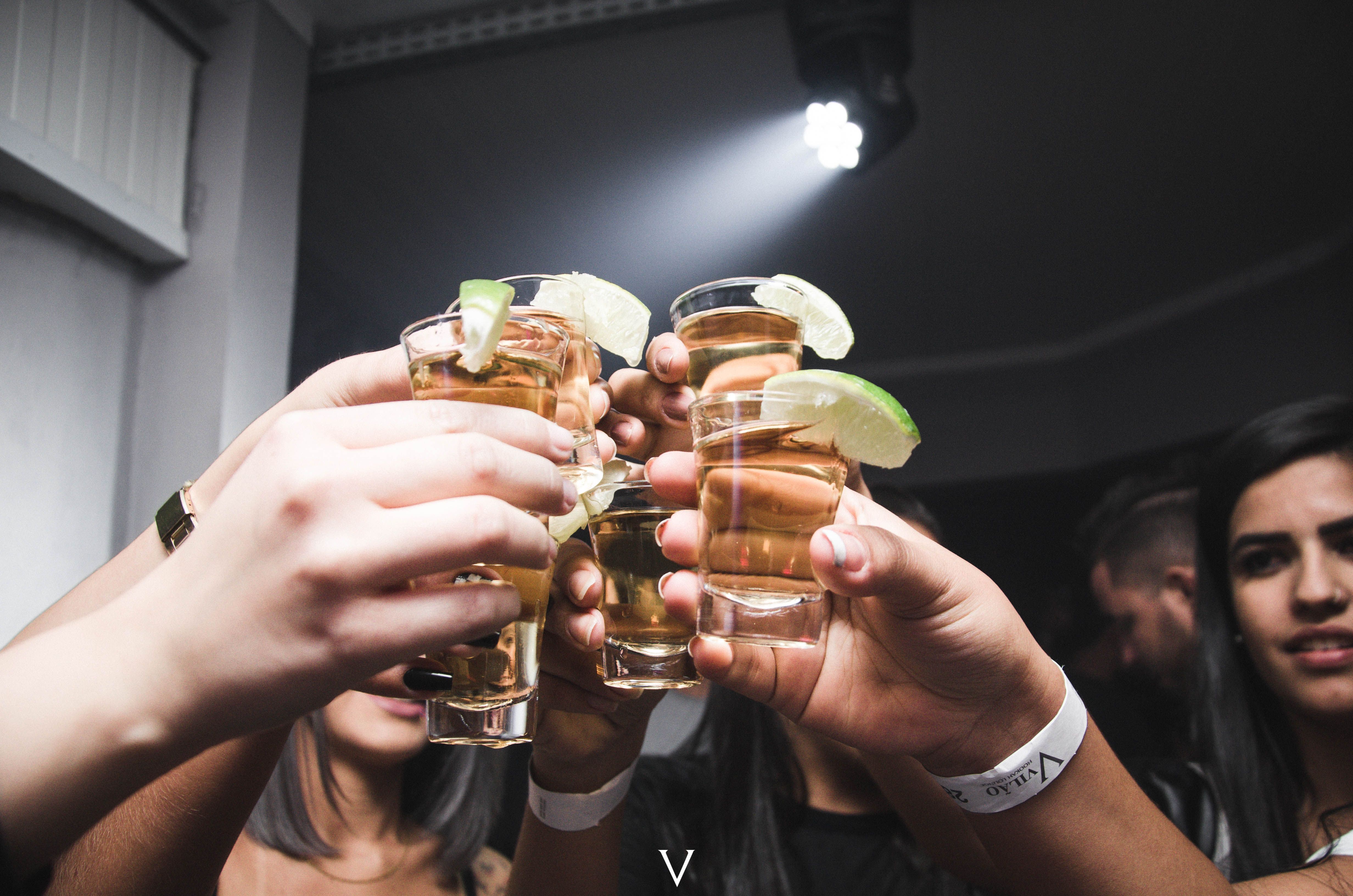 ¿Resaca después del Grito de Independencia? Especialistas IBERO explican qué comer y beber para aliviar el malestar