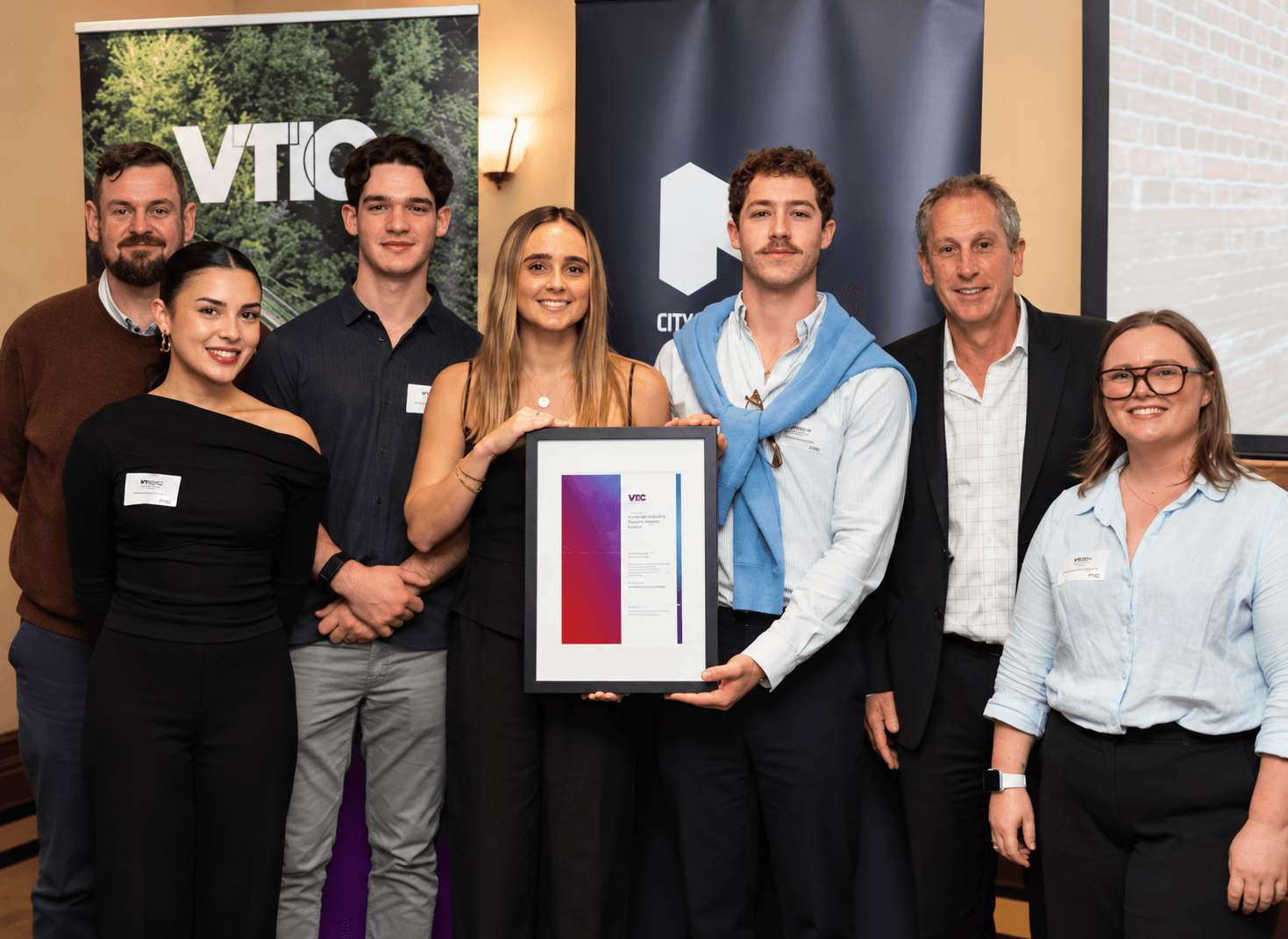 Estudiante IBERO pone en alto el nombre de México en Australia con innovador proyecto turístico que usa IA