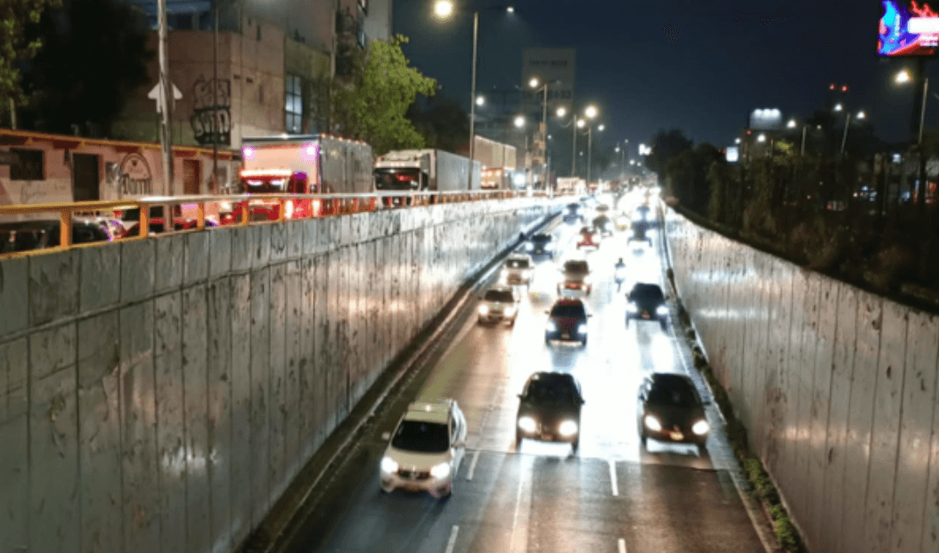 Entre marchas y bloqueos, ¿cuánto cuesta perder tiempo en el tráfico? Un minuto menos por viaje valdría 4,500 mdp al año: experto IBERO